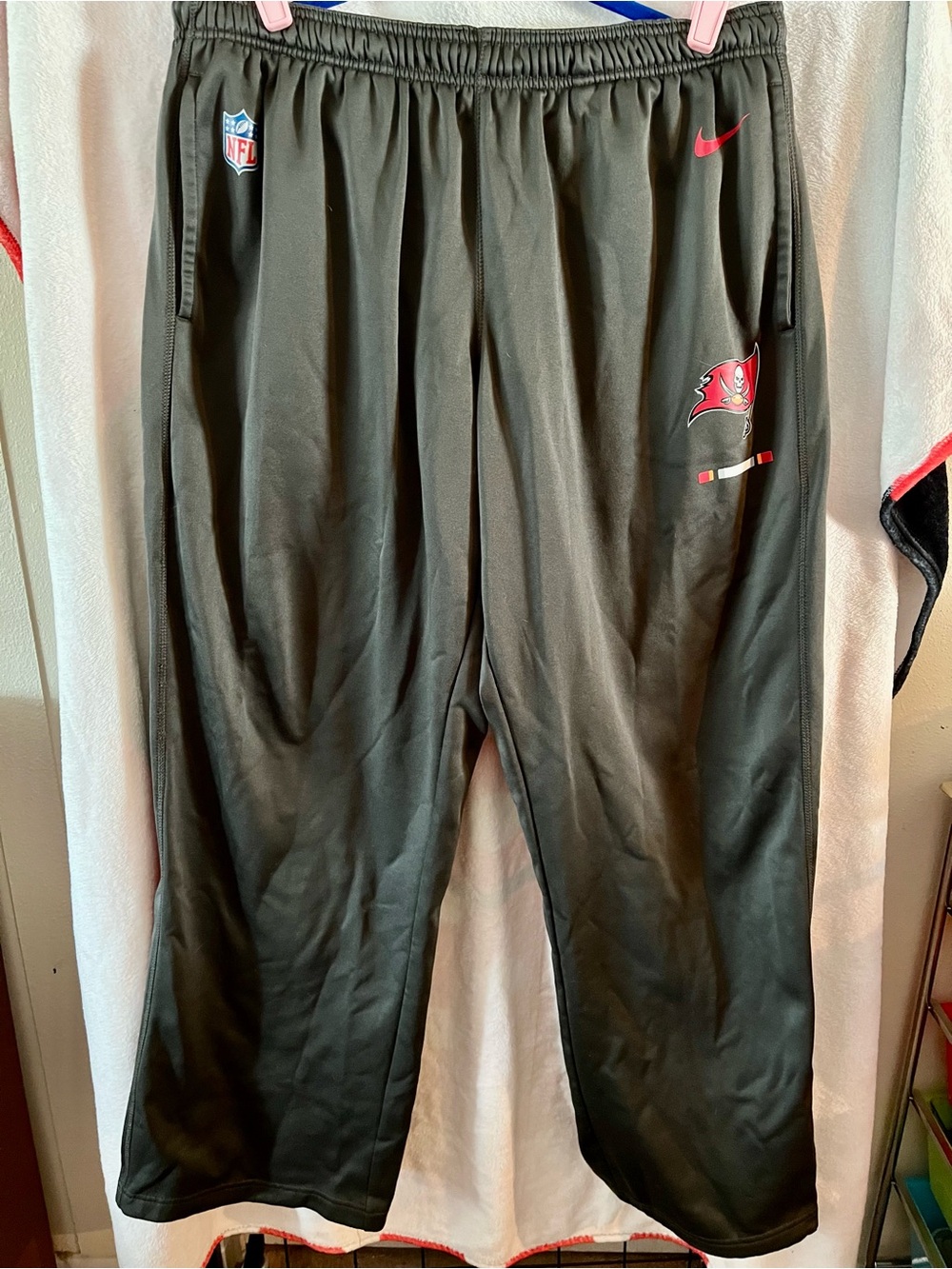 Nike Black Tampa Bay Buccaneers Logo Sweatpants